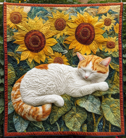 Curled Up Kitty Quilted Blanket NCU0DV655