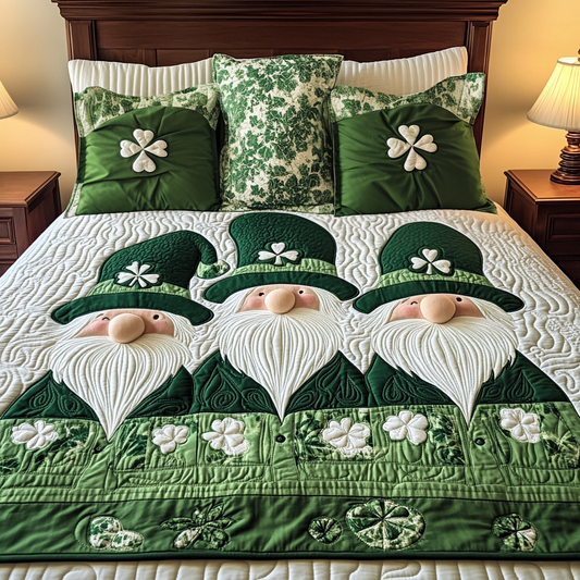 Gnome Luck 3-Piece Quilted Bedding Set NCU0VH1944
