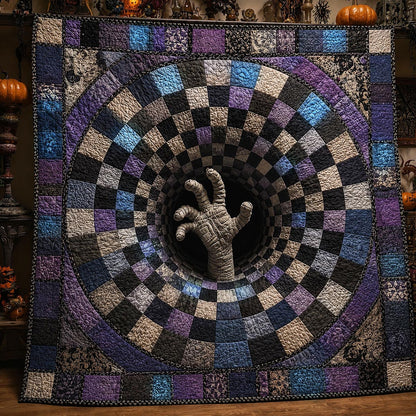 Mummy Rising Quilted Blanket NCU0DV9861
