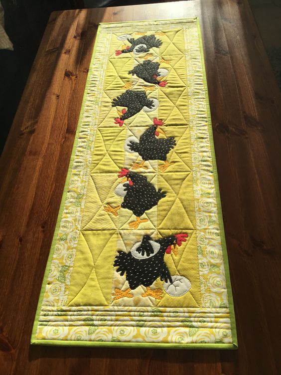 Speckled Hen’s Egg-citing Quilted Table Runner NCU0DT009